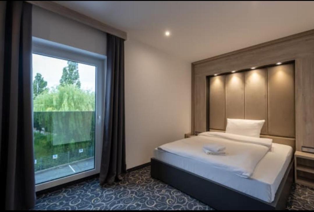 Hotel Business Bay Das Ehemalige Staycation Hotel Sindelfingen Buitenkant foto
